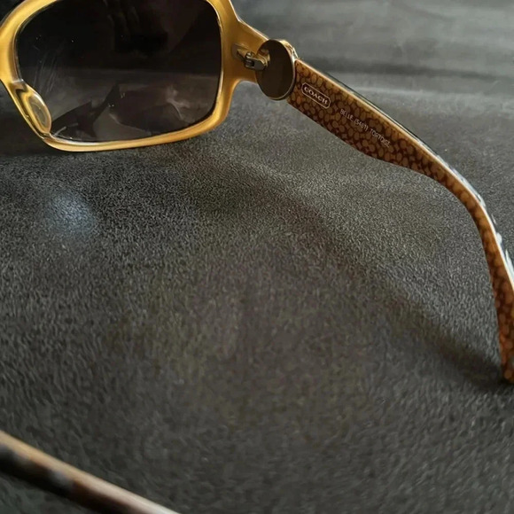 Authentic Coach Tortoise Bell Sunglasses - Picture 4 of 10